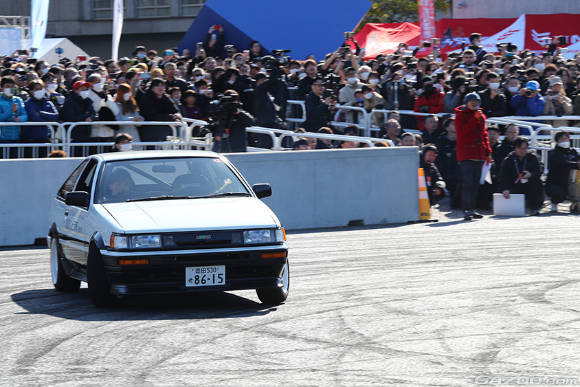 東京オートサロン2024 AE86 BEVとAE86 スーパーマメ号のジムカーナ対決