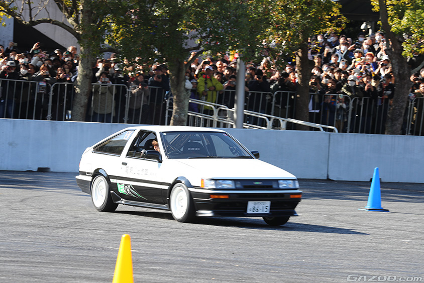 東京オートサロン2024 AE86 BEVとAE86 スーパーマメ号のジムカーナ対決