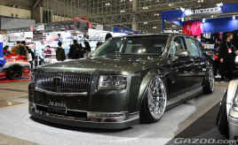 現行センチュリーもオートサロン仕様に！ フルエアロとワイドフェンダーで究極のVIPスタイル･･･東京オートサロン2024