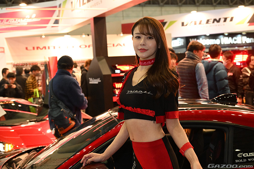 東京オートサロン2024　Valentiブースの寺地みのり