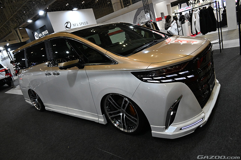 東京オートサロン2024 GRACE LINE　ALPHARD