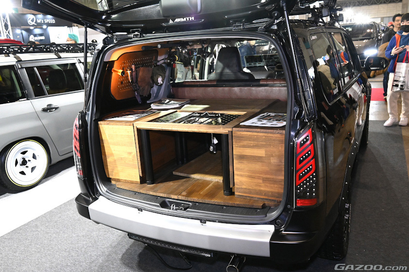 アームスのオリジナルのラゲッジルーム用の棚