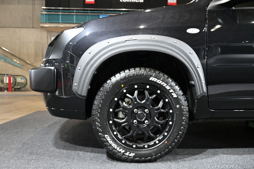 アウトドアスタイルなフェンダーとタイヤ、ホイールを装着したアームスの「PLAY-BOX」