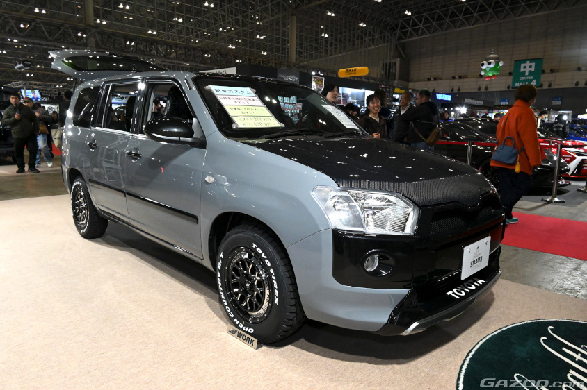 ステルスのグレーのプロボックス