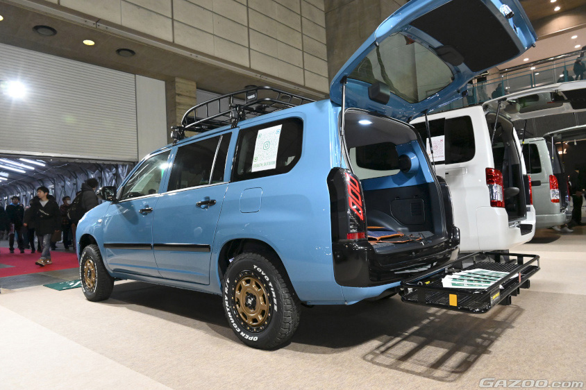 プロボックスに明るいブルーのボディが似合う