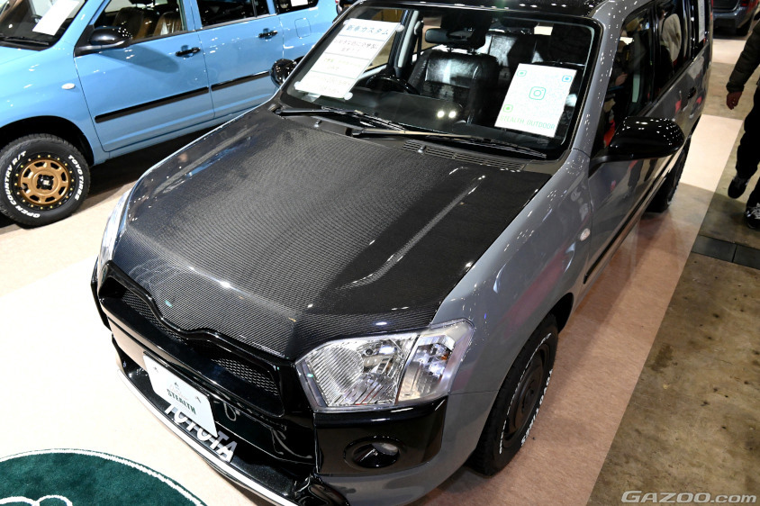 ステルスはオリジナルのカーボンボンネットも用意