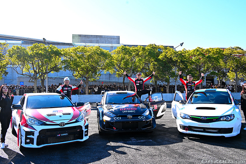 東京オートサロン2024でラリーカーのデモランを終えた勝田貴元選手、モリゾウ選手、勝田範彦選手