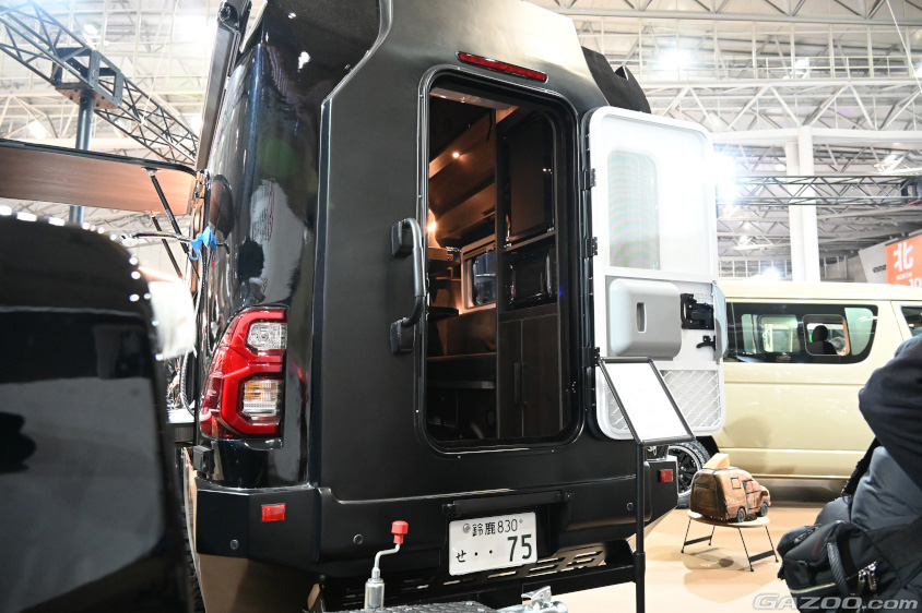 「BR75-B」は車内からはもちろん、後部のドアからも入ることが可能