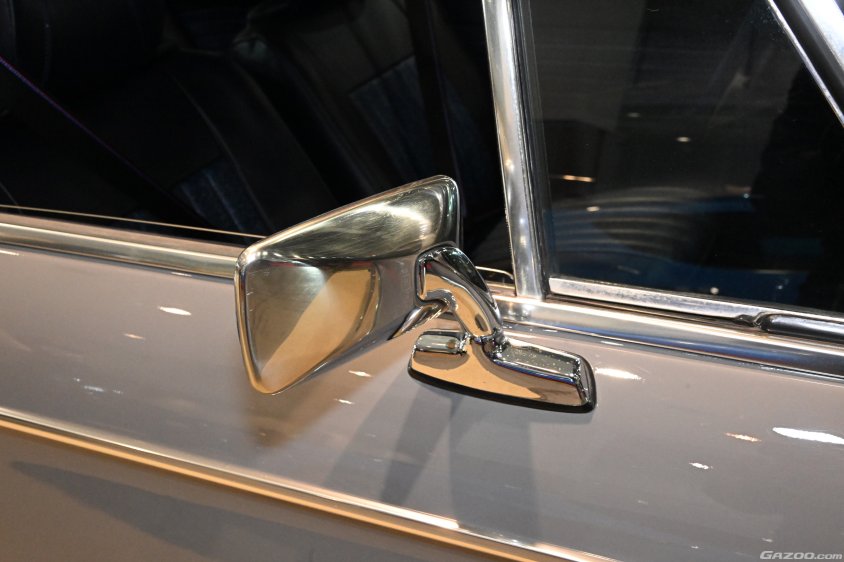 大阪オートメッセに出展されているレストアされたBMW2002