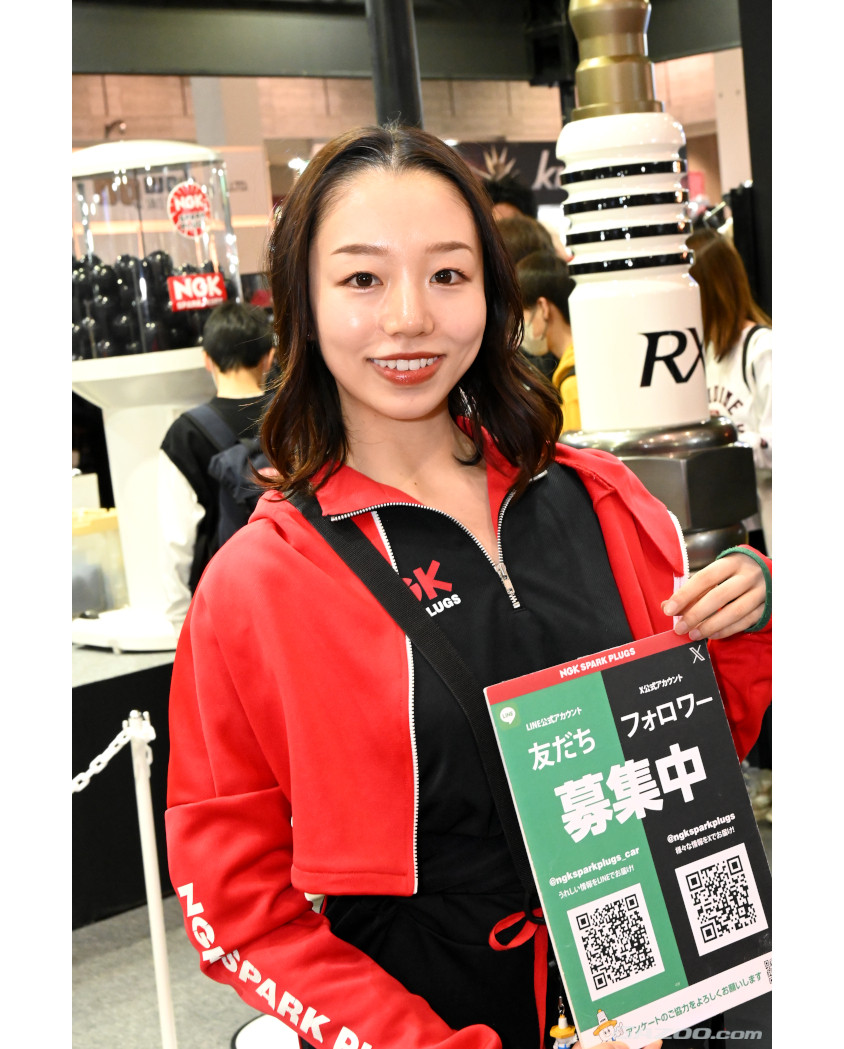 NGKスパークプラグブースのコンパニオン@大阪オートメッセ2024