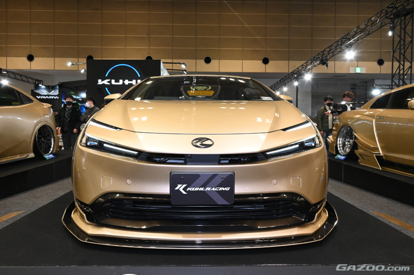 「60R-GTW WIDE BODY」はフロントバンパーは純正を生かし、2枚のフロントディフューザーを追加