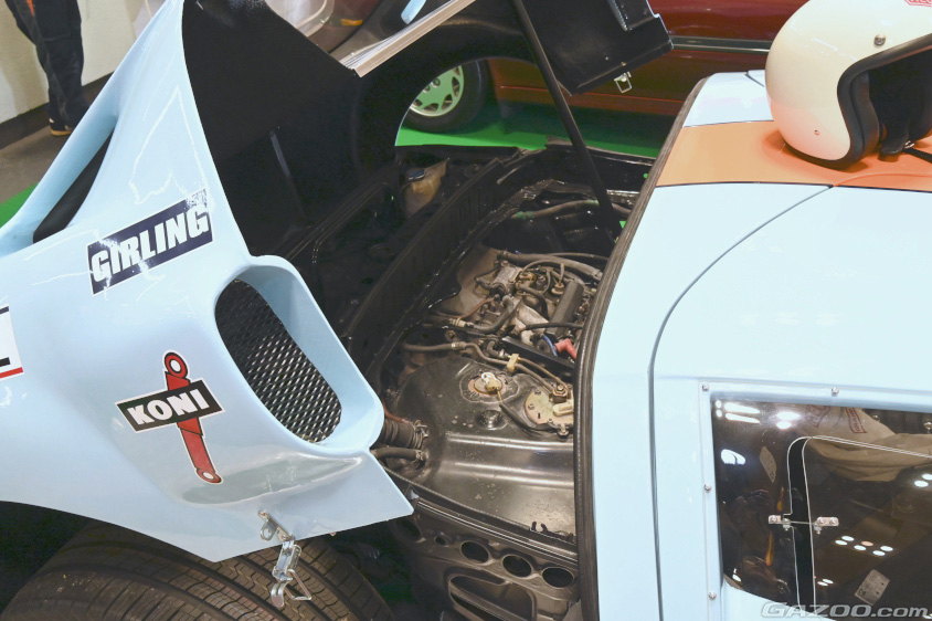 「HORD PP40」のミッドシップエンジンが搭載されているリアの内部