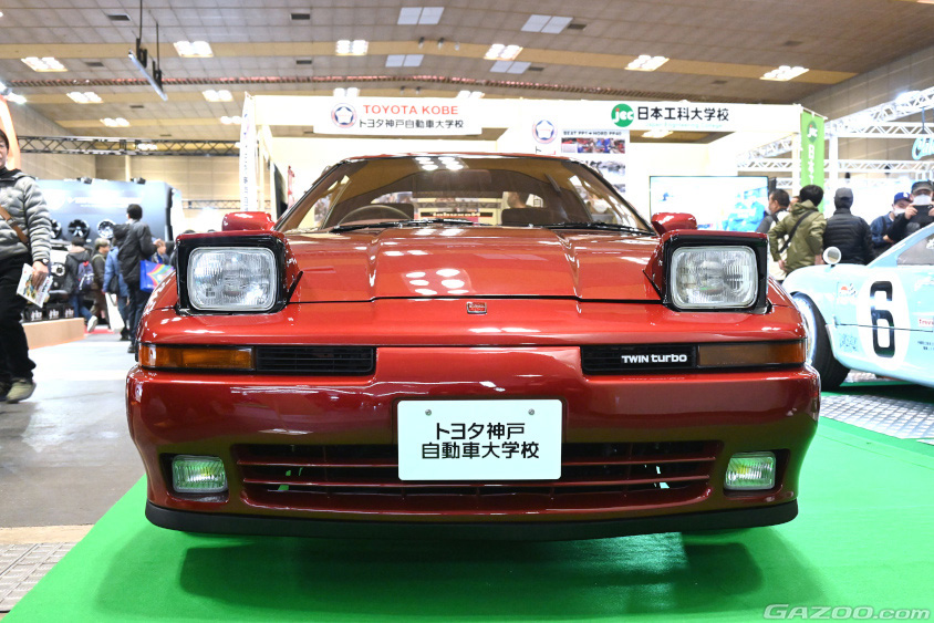 リトラクタブルヘッドライトあ開いた70スープラ@大阪オートメッセ2024