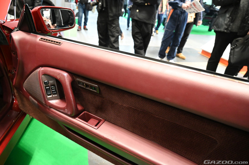 ドアの内側も新車のようなきれいさ