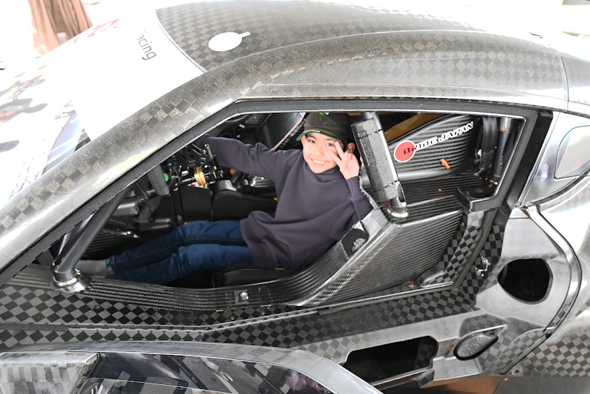 GRフェスティバル沖縄でのGR Supra GT500の運転席体験をしたお子さん