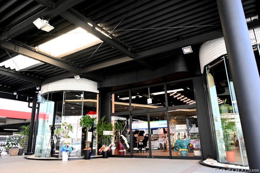 GR Garage 沖縄のエントランス