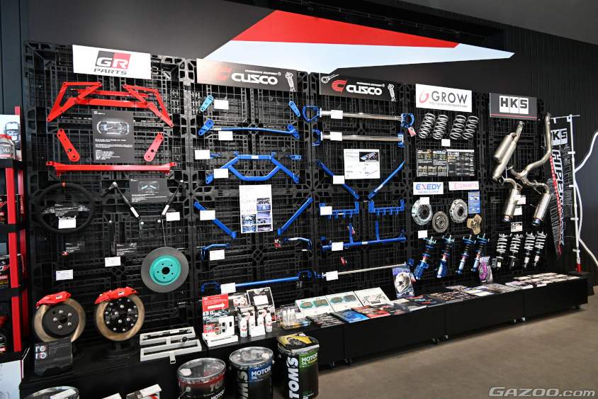 GR Garage 沖縄のパーツの展示
