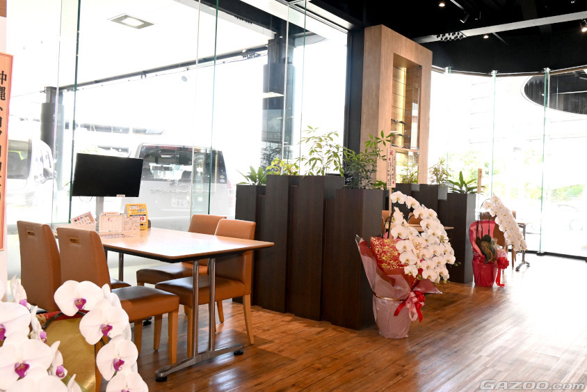 販売店とGR Garage 沖縄の共用の商談スペース