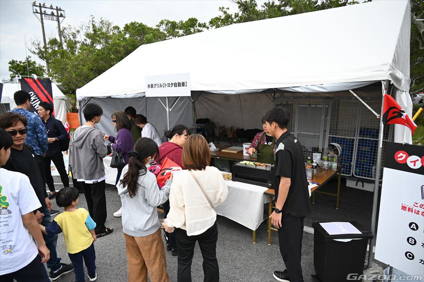 水素を使ったグリルのデモンストレーション（TOYOTA GAZOO Racing PARK沖縄）