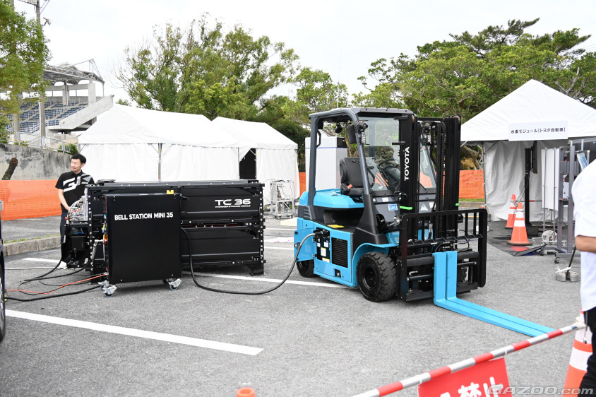 水素で動くフォークリフト（TOYOTA GAZOO Racing PARK沖縄）