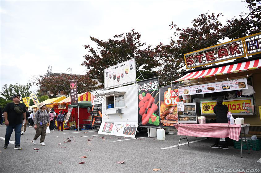 飲食ブースもズラリ（TOYOTA GAZOO Racing PARK沖縄）