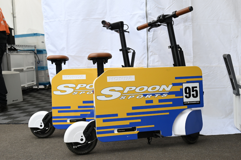 SPOONカラーのホンダ・モトコンパクト