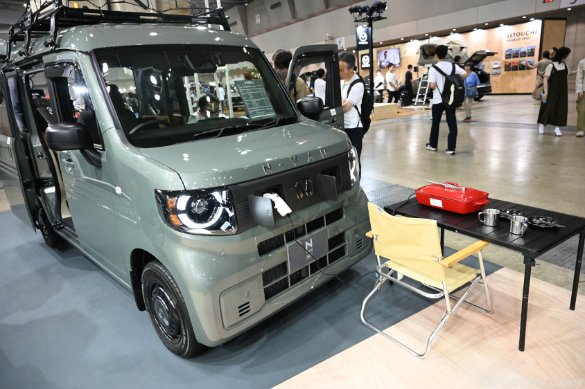 東京アウトドアショー2024のホンダのブースでは注目の「N-VAN e:」を展示