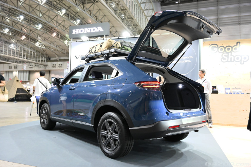 アウトドアをイメージしたヴェゼル e:HEV X HuNTパッケージ