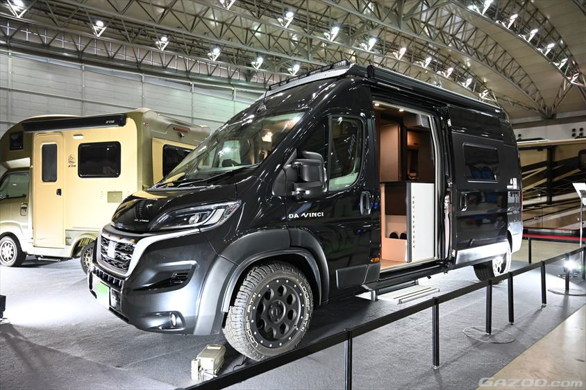 アイドルグループ「NEWS」の小山慶一郎さんのキャンピングカー「フィアットデュカトベース トイファクトリー・ダヴィンチ6.0」