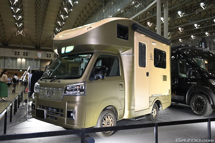 お笑いコンビ「よゐこ」の濱口優さんのキャンピングカー「JP STAR Happy1＋」