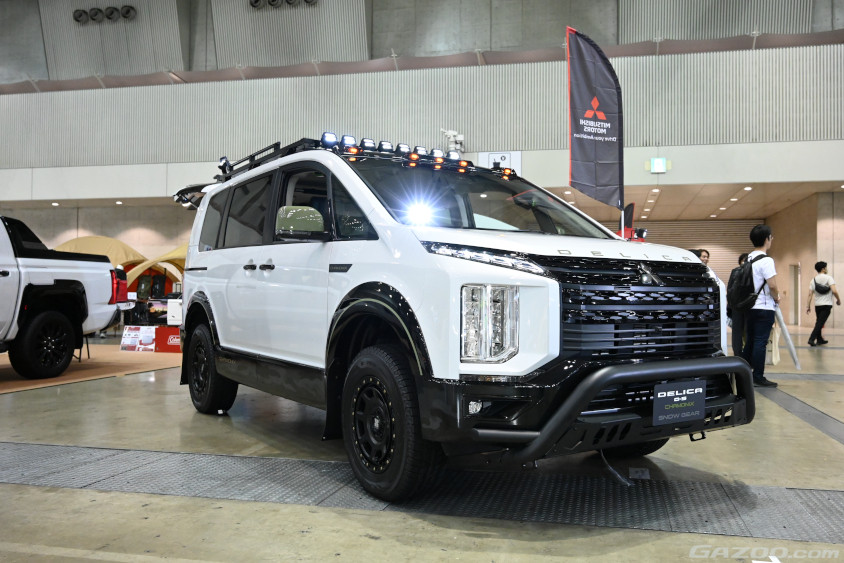 デリカD:5 CHAMONIX SNOW GEAR