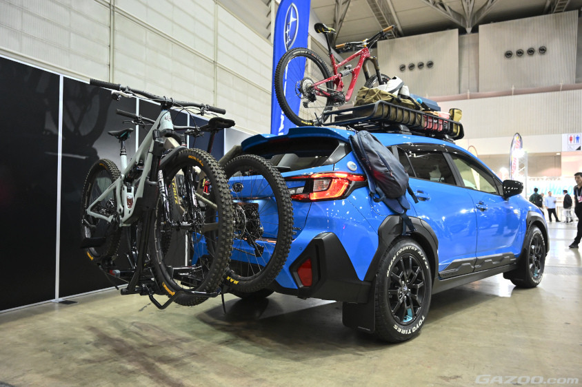 リアのサイクルキャリアもインパクトがあるクロストレック（Touring）