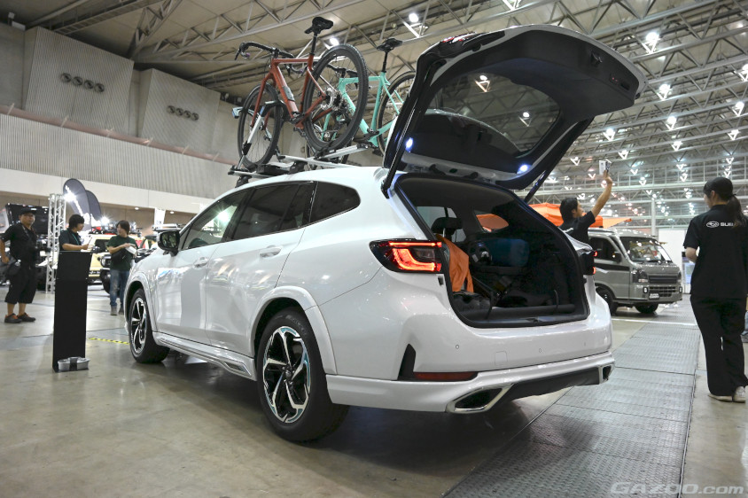 都会的でありながらグラベルでの安心感のある走りが特徴のレイバック（Limited EX）