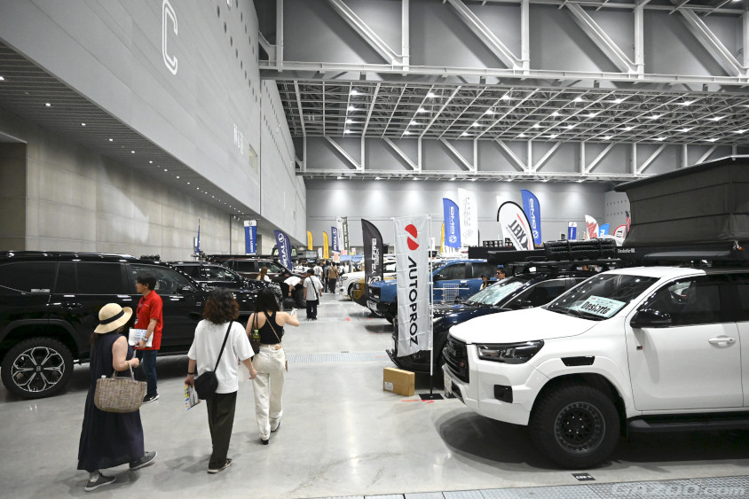 群馬パーツショー2024のSUVの展示
