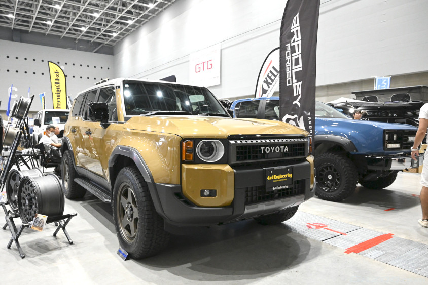 群馬パーツショー2024のランドクルーザーの展示