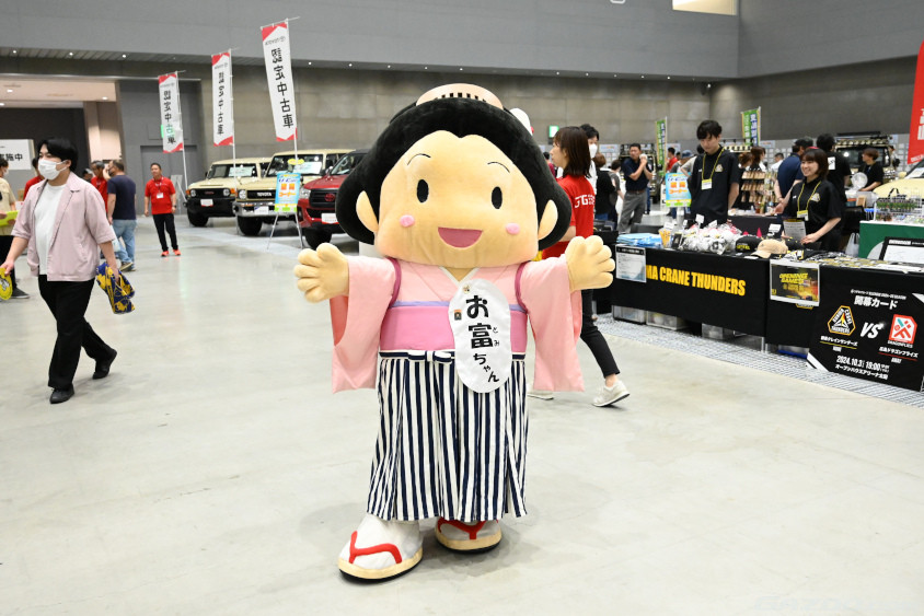 群馬パーツショー2024に来場した群馬県富岡市のイメージキャラクター「お富ちゃん」