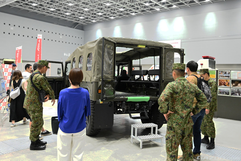 群馬パーツショー2024で自衛隊も車両を展示