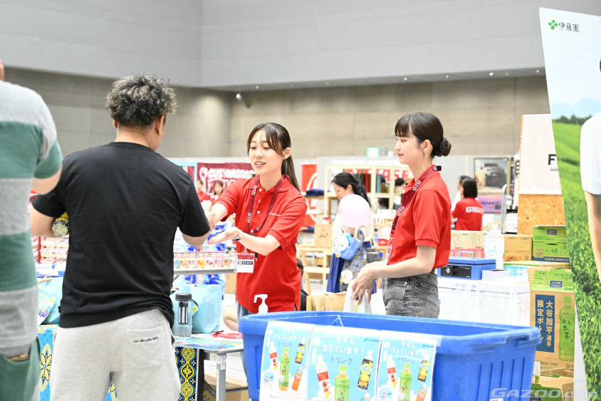 群馬パーツショー2024のドリンク販売の様子