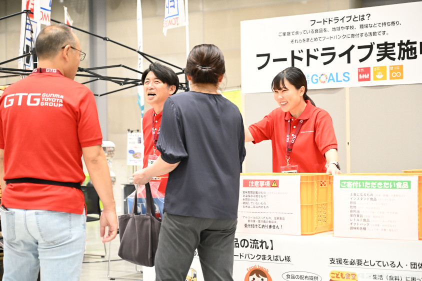 群馬パーツショー2024のフードドライブブース