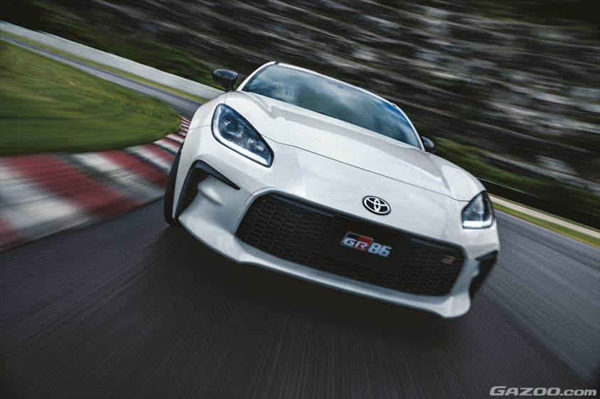 GR86 RZ（6MT）（クリスタルホワイトパール）