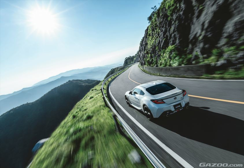 GR86 RZ（6MT）（クリスタルホワイトパール）