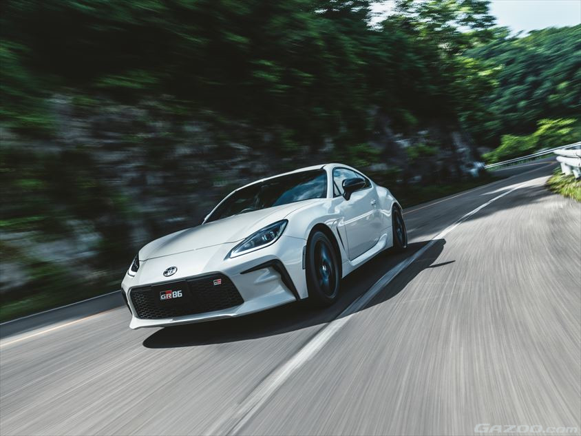 GR86 RZ（6MT）（クリスタルホワイトパール）