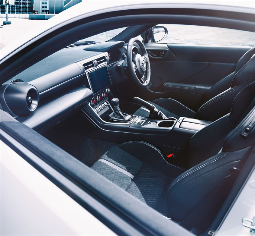 GR86 RZ（6AT）（クリスタルホワイトパール）（内装色 ： ブラック）