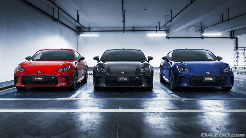 GR86 RZ（6MT）（左から順にスパークレッド、クリスタルブラックシリカ、サファイアブルー）