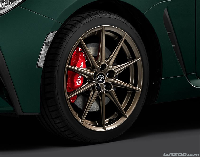 GR86 特別仕様車 215/40R18タイヤ＆18×7 1/2Jアルミホイール（ブロンズ塗裝／センターオーナメント付）