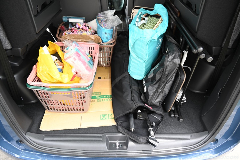 『SAY'S東松島』後藤さんのフリードのラゲッジルームに置かれた被災時に役立つアイテム