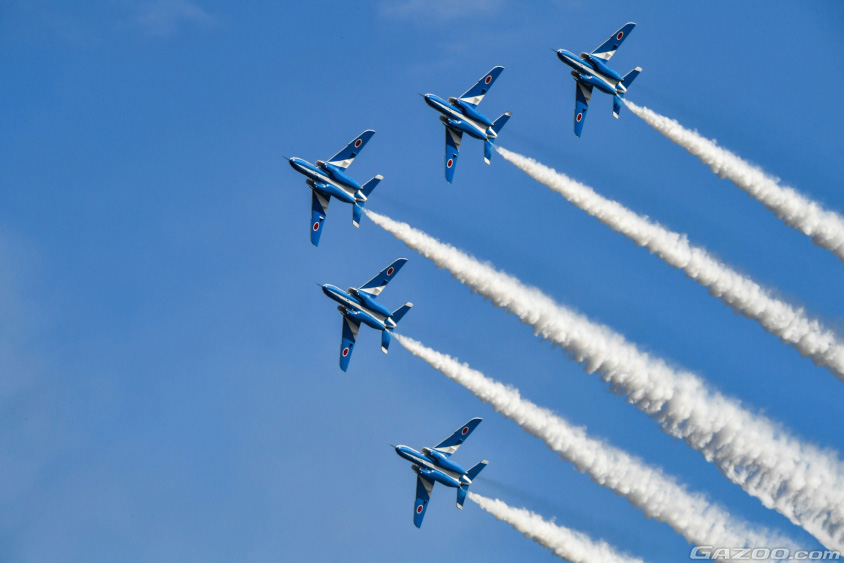 ブルーインパルスのアクロバット飛行