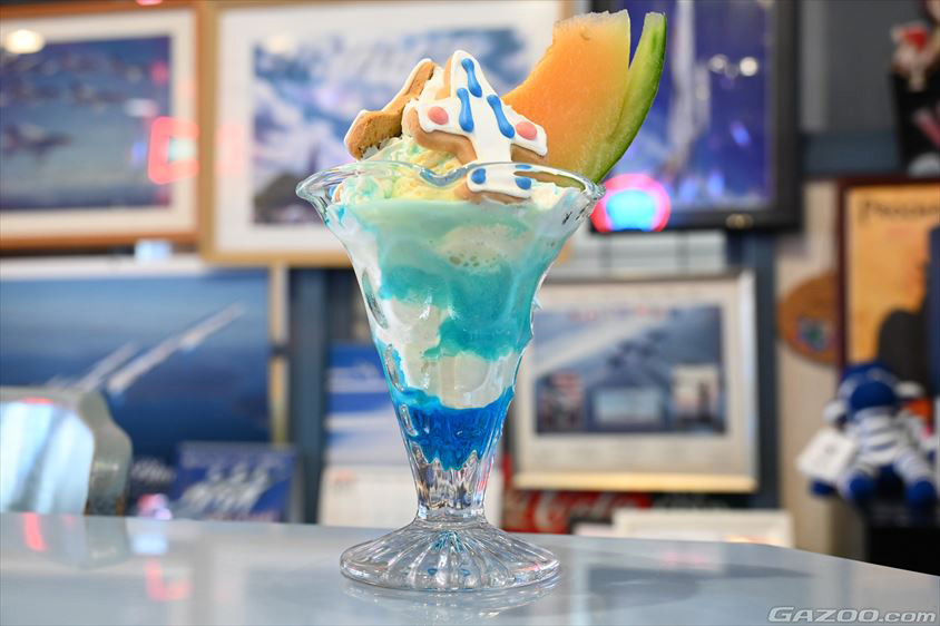 レストランぱらだいすの隠れた？名物「ブルーインパルスパフェ」