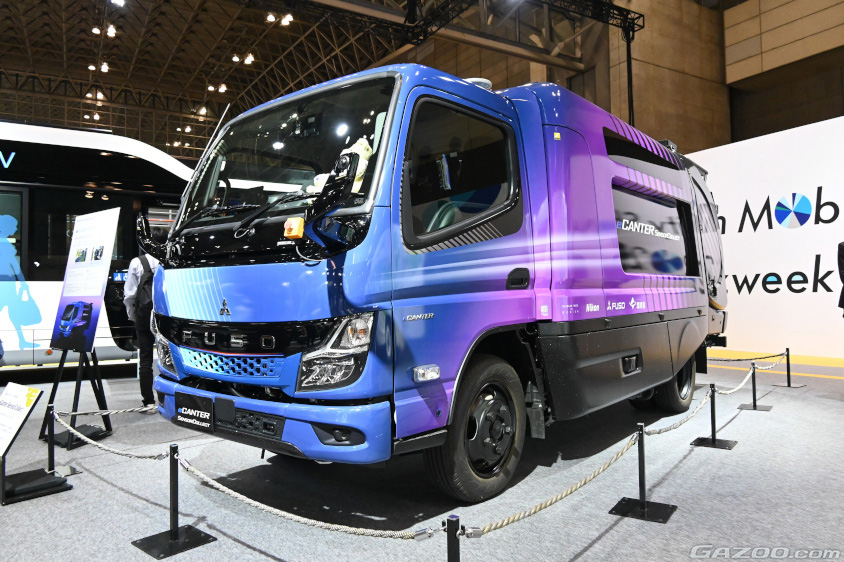 自動追尾型EVごみ収集車のコンセプトモデルeCanter SensorCollect