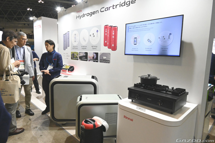 ジャパンモビリティショー ビズウィーク2024のトヨタのポータブル水素カートリッジの展示ブース